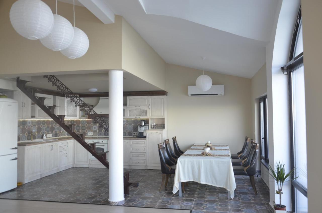 פרימורסקו Ashram Hotel מראה חיצוני תמונה