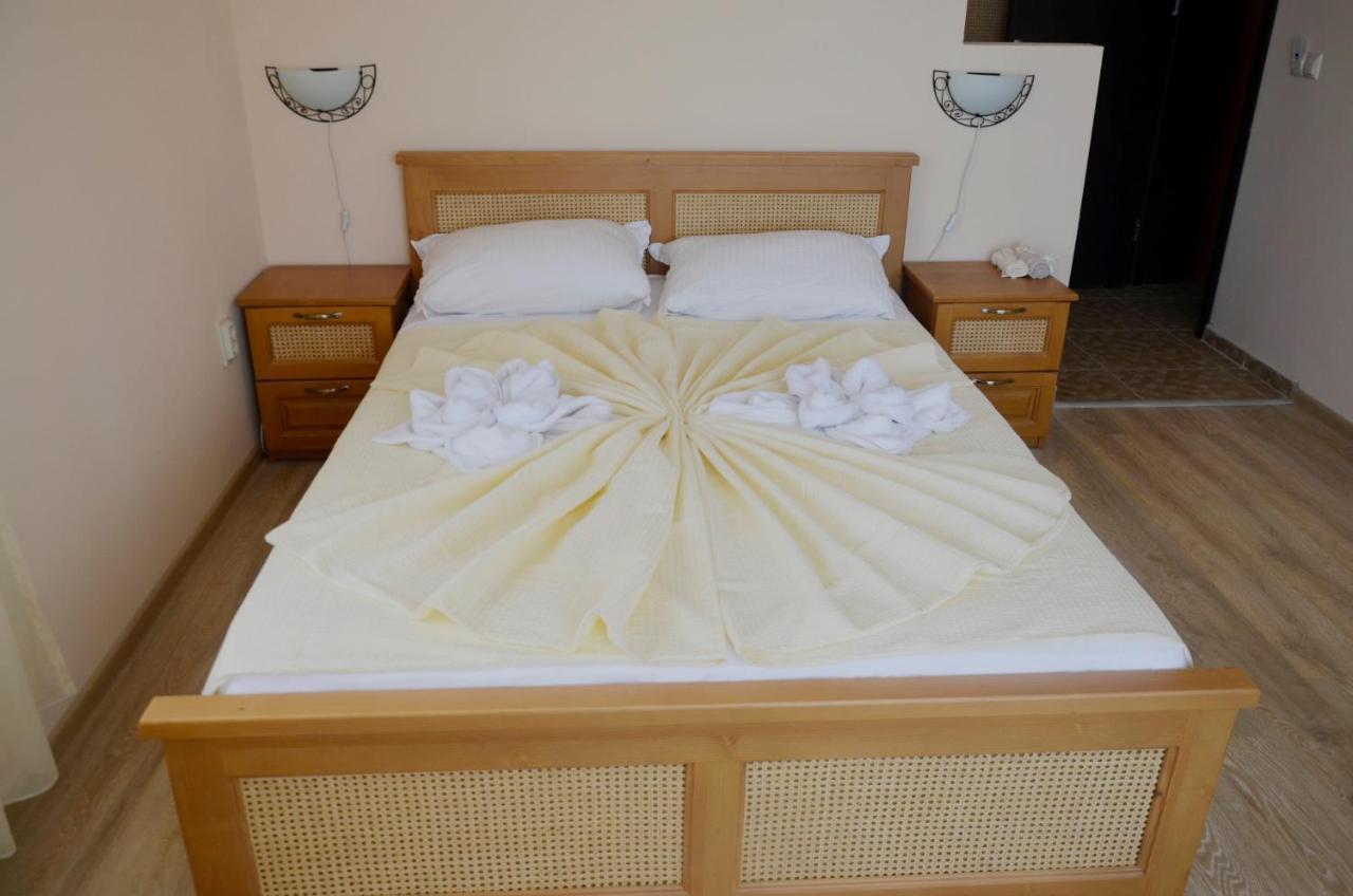 פרימורסקו Ashram Hotel מראה חיצוני תמונה