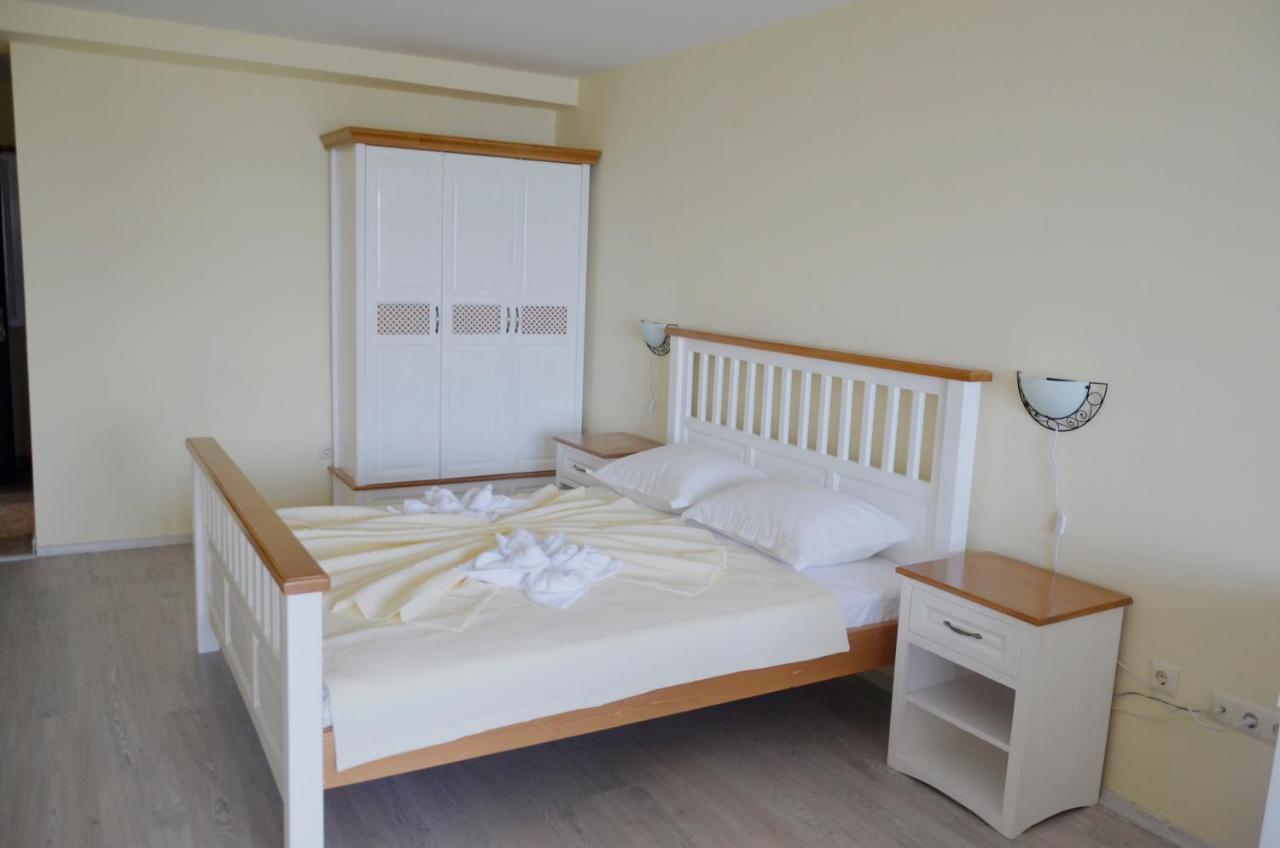 פרימורסקו Ashram Hotel מראה חיצוני תמונה