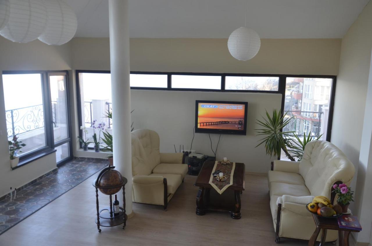 פרימורסקו Ashram Hotel מראה חיצוני תמונה