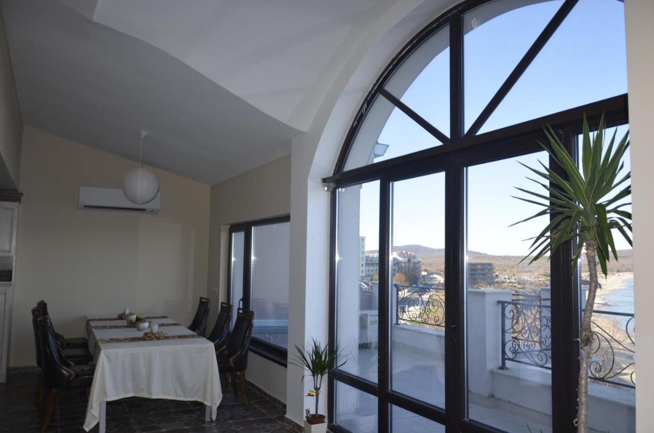 פרימורסקו Ashram Hotel מראה חיצוני תמונה