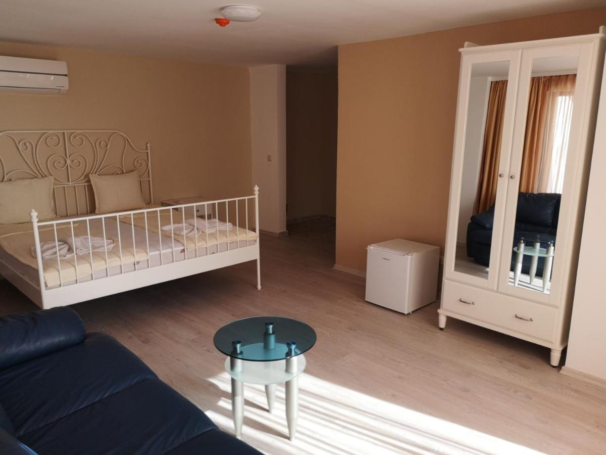 פרימורסקו Ashram Hotel מראה חיצוני תמונה