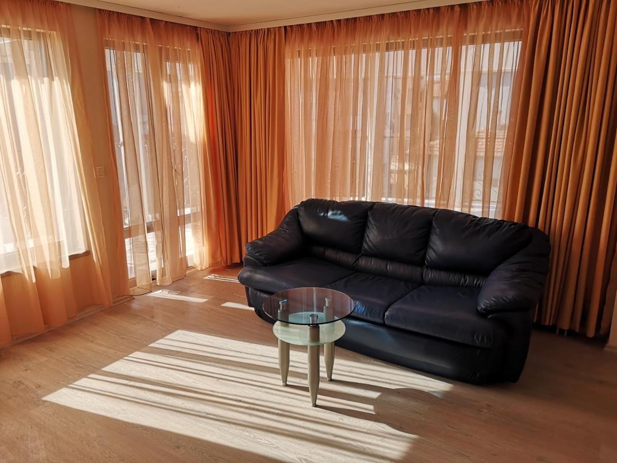 פרימורסקו Ashram Hotel מראה חיצוני תמונה