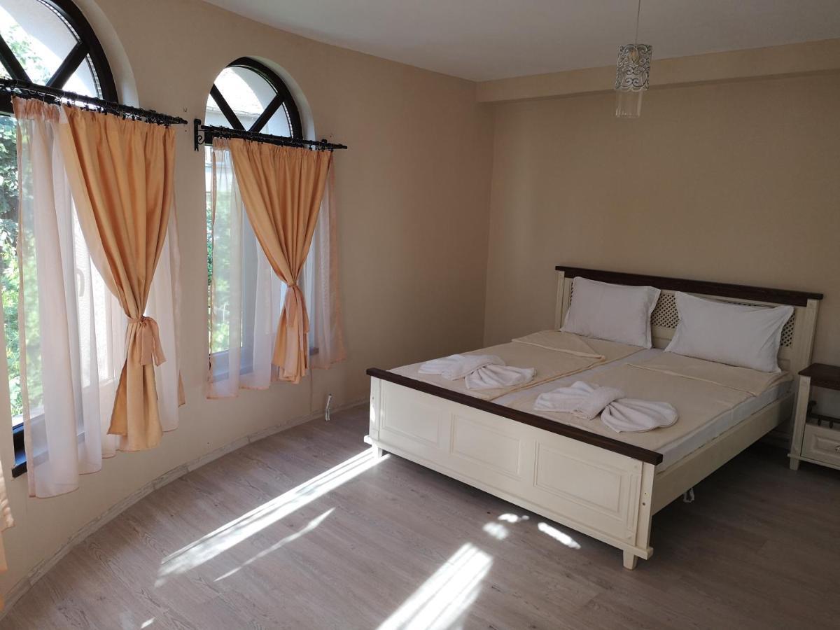 פרימורסקו Ashram Hotel מראה חיצוני תמונה